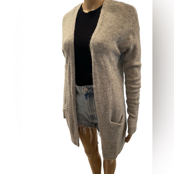 Cozy oversized Aritzia sweater 🍁 - Picture 2 of 7